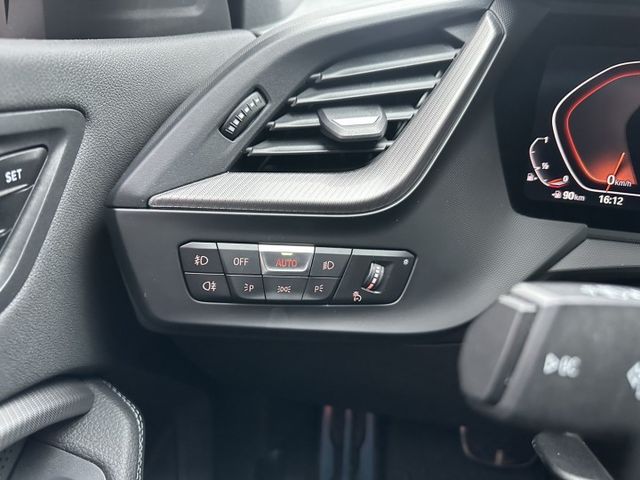 2020年BMW 118i 一手女用車  第11張相片