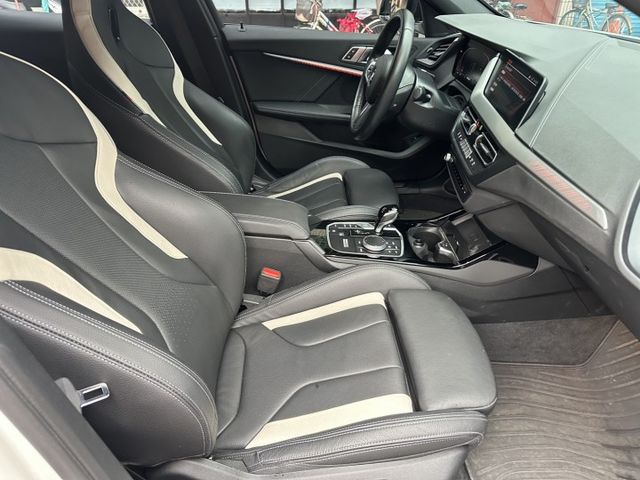 2020年BMW 118i 一手女用車  第13張相片