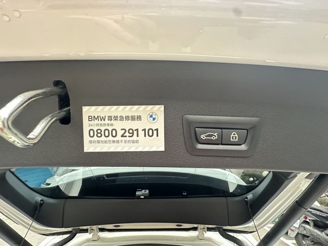 2020年BMW 118i 一手女用車  第18張相片