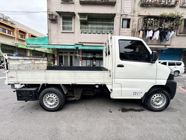 2023年A210自排菱利貨車 雙折尾門 載貨方便 實跑2萬km  第4張相片