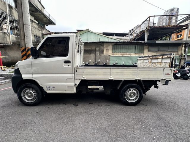 2023年A210自排菱利貨車 雙折尾門 載貨方便 實跑2萬km  第5張相片