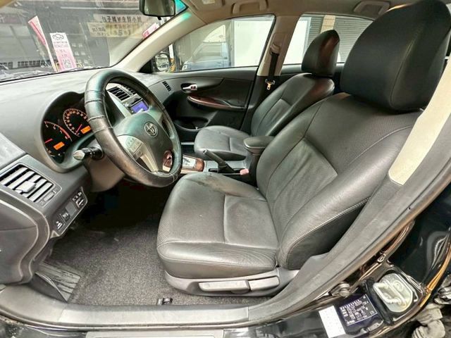2011年Altis 里程少，車漂亮，冷氣冷  第9張相片