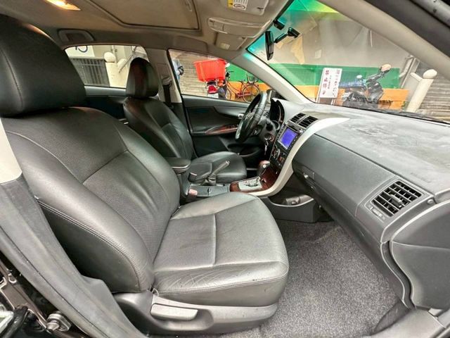 2011年Altis 里程少，車漂亮，冷氣冷  第11張相片