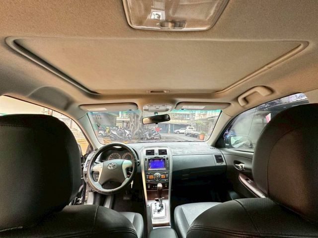 2011年Altis 里程少，車漂亮，冷氣冷  第13張相片