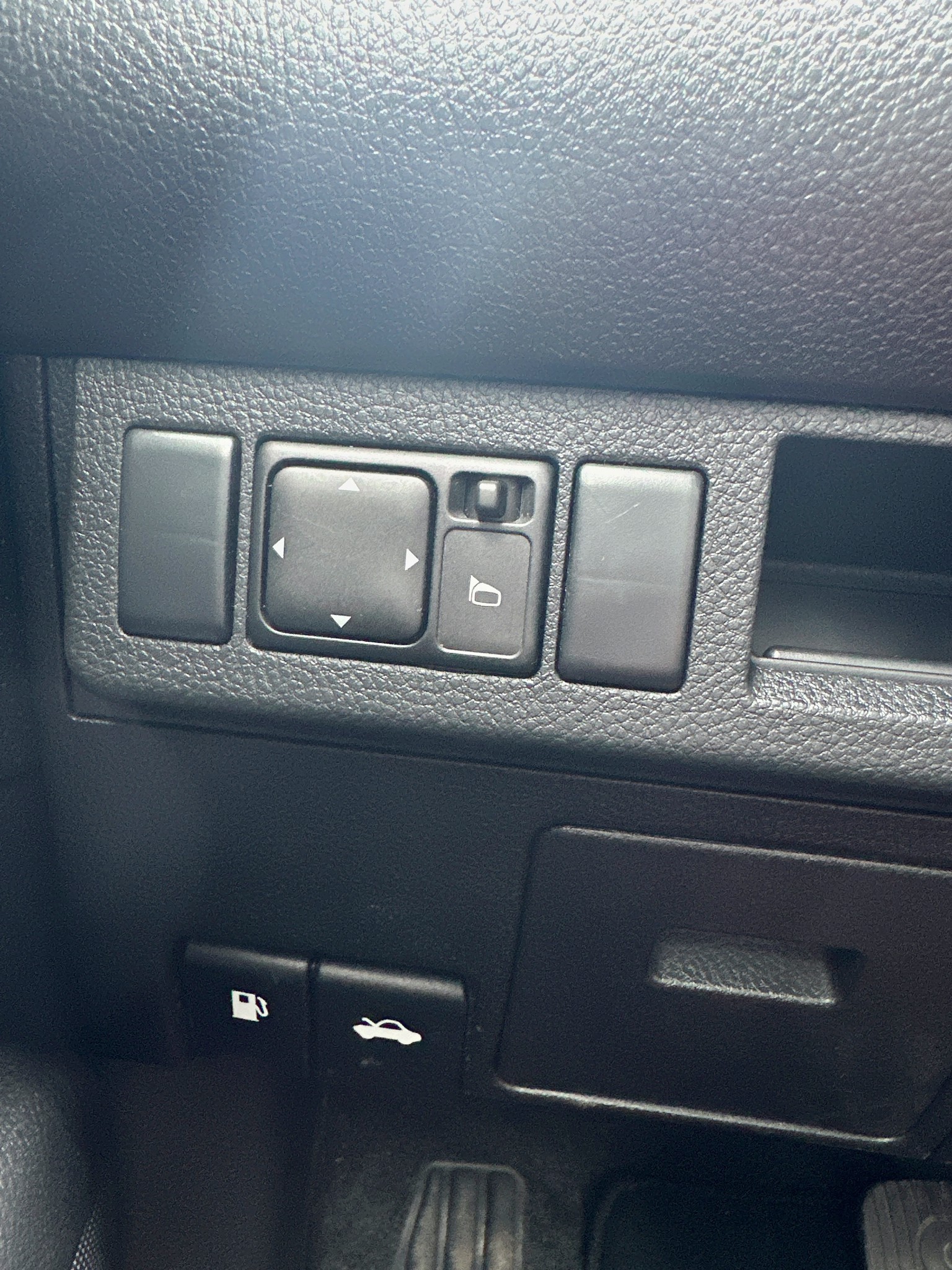 2006年 日產 TIIDA 1.8頂級 I-KEY  看不膩的灰  第6張相片