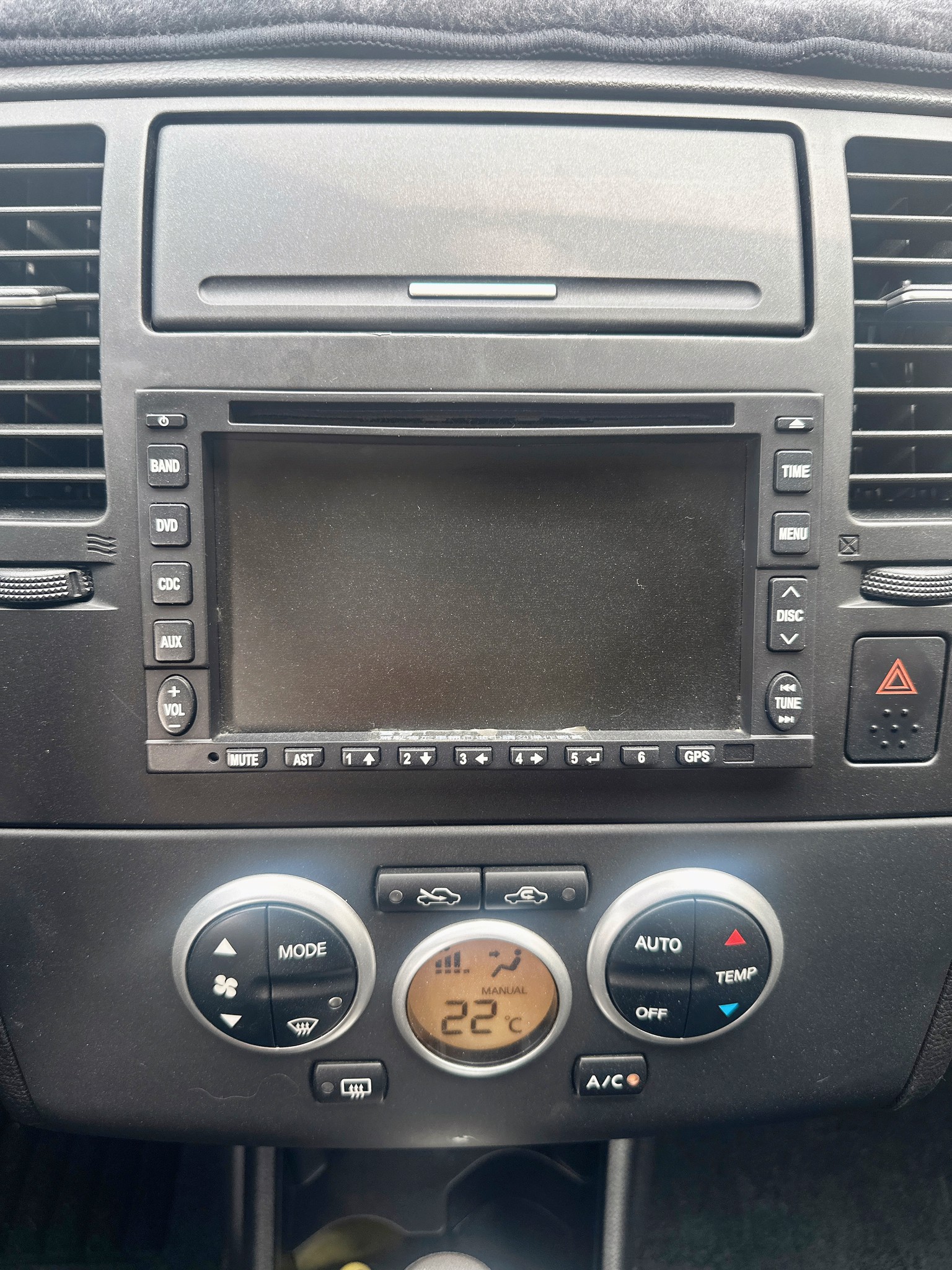 2006年 日產 TIIDA 1.8頂級 I-KEY  看不膩的灰  第8張相片