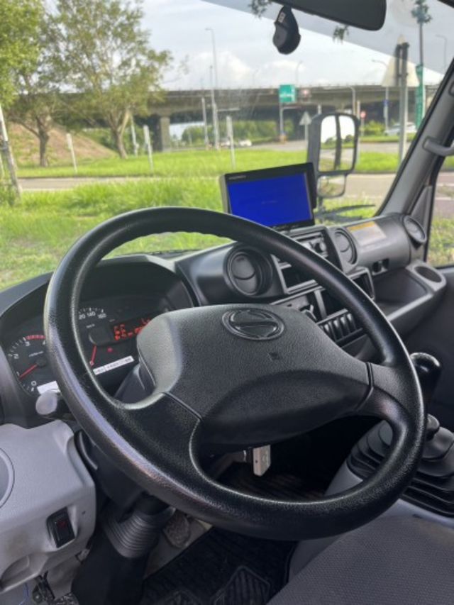 2012年 HINO 300  11.5呎 廂式 自動上掀式後箱 升降尾門  第8張相片