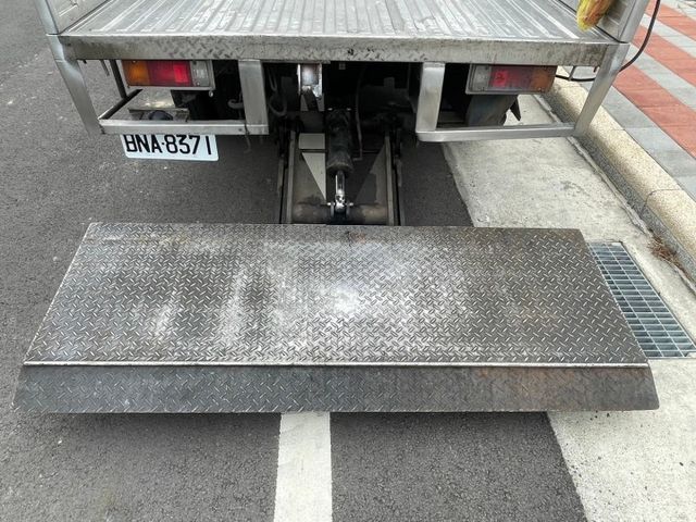 2018年 HINO 300 貨車 白鐵斗 升降尾門  第10張相片