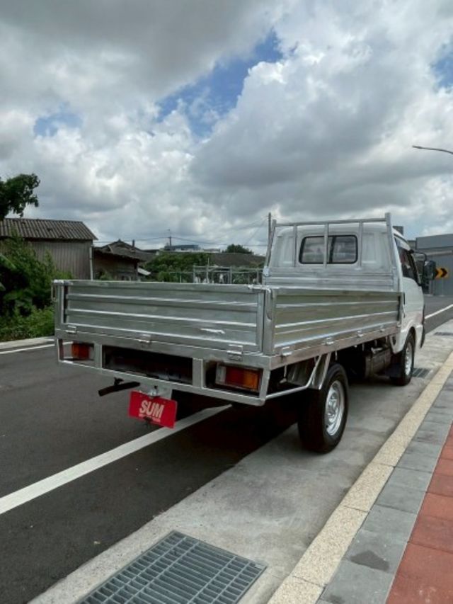 2011年 福特  載卡多 白鐵斗  第10張相片