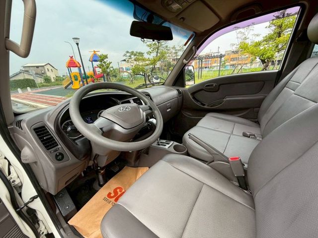 2020年 現代 小霸王 自排貨車 大單廂  第8張相片