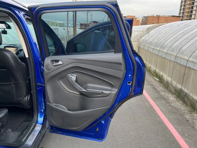 ２０１４　福特　ｋｕｇａ　１．６　渦輪　特殊鑽藍　便宜大碗超優質休旅車  第15張相片