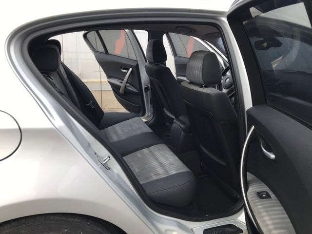1 SERIES HATCHBACK E87  第14張相片