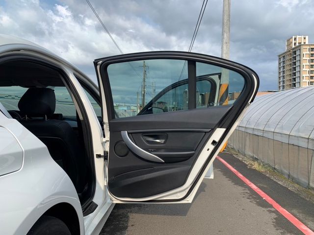 3 SERIES SEDAN F30  第15張相片