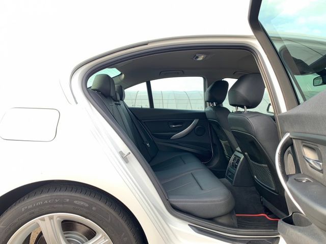 3 SERIES SEDAN F30  第16張相片