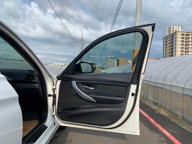 3 SERIES SEDAN F30  第17張相片