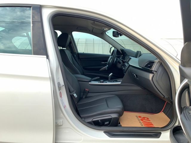 3 SERIES SEDAN F30  第18張相片