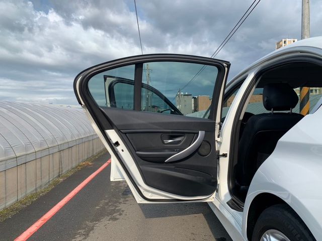 3 SERIES SEDAN F30  第19張相片