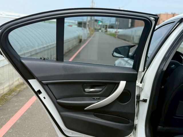 3 SERIES SEDAN F30  第13張相片