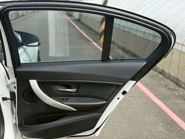 3 SERIES SEDAN F30  第15張相片