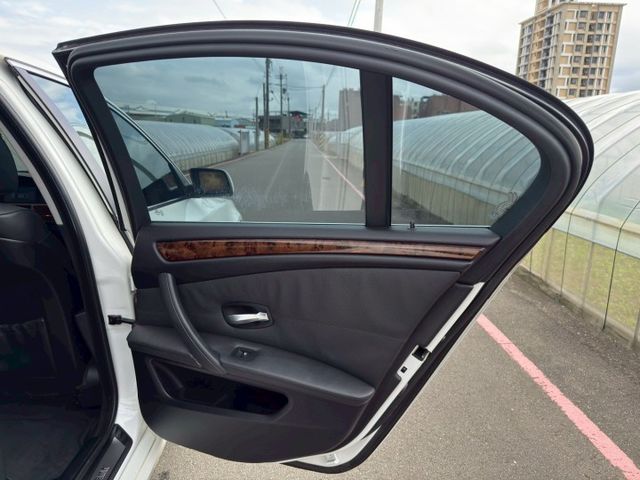 5 SERIES SEDAN E60  第11張相片