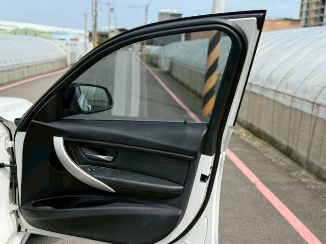 3 SERIES SEDAN F30  第9張相片