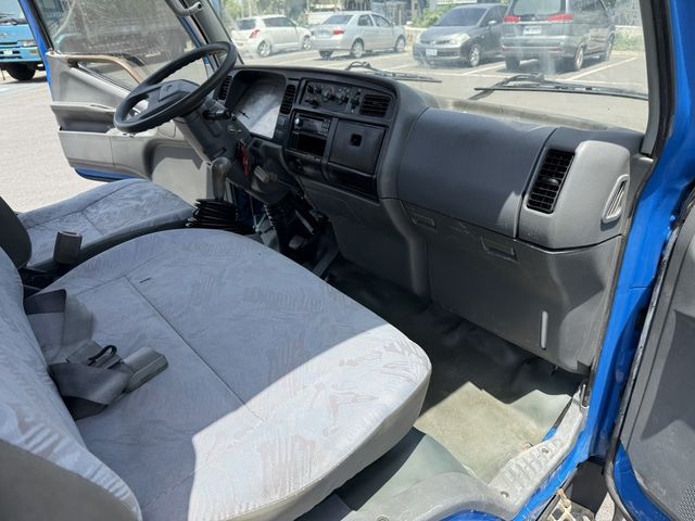 MITSUBISHI三菱 CANTER  第7張相片