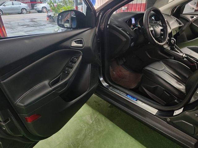 FOCUS  第9張相片