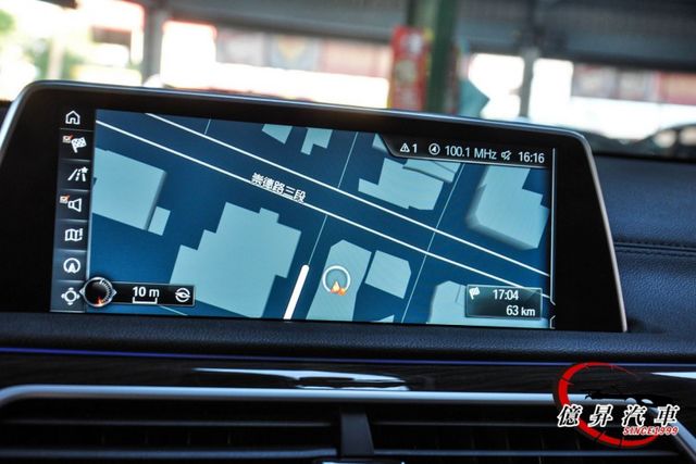 抬頭顯示器、360度環景、電動吸門，碳纖維車體，豪華、舒適全方位旗艦房車  第14張相片