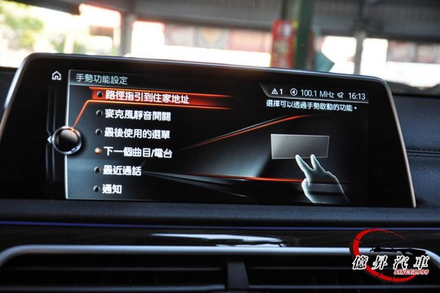 抬頭顯示器、360度環景、電動吸門，碳纖維車體，豪華、舒適全方位旗艦房車  第15張相片