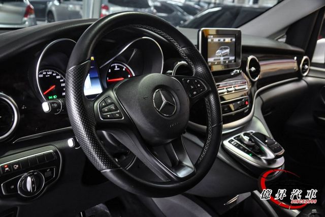 僅跑6.6萬公里，新車價319萬 Avantgarde，雙天窗，第二排獨立座椅，純家庭自用車  第14張相片