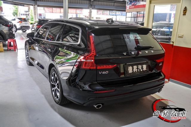 V60 B4M，原廠保養，HK音響、環景、抬顯，Plus Pack套件  第4張相片