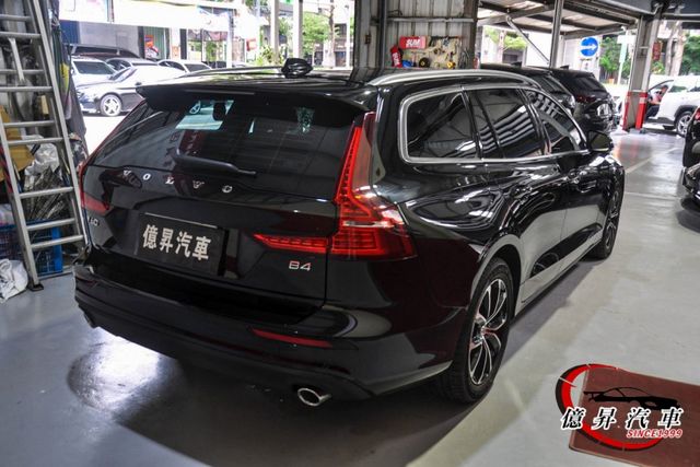 V60 B4M，原廠保養，HK音響、環景、抬顯，Plus Pack套件  第5張相片