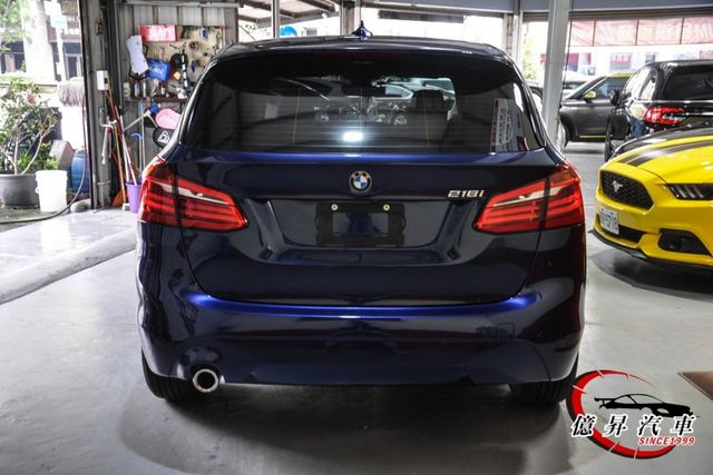 抬頭顯示器、Keyless、自動煞停、車道偏移警示，空間變化靈活，都會型跑旅車  第4張相片