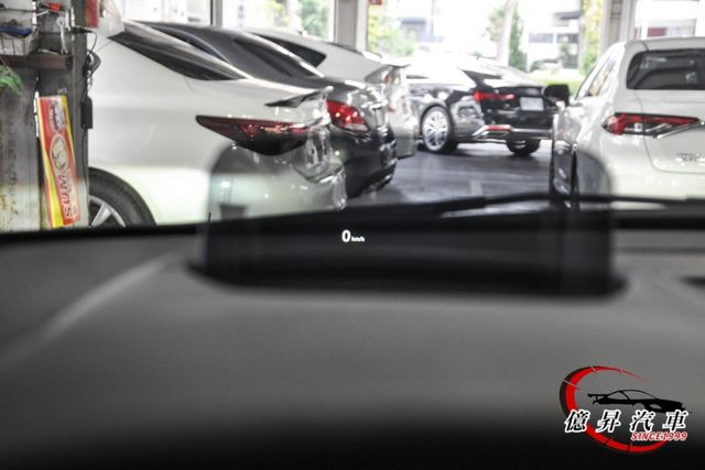 抬頭顯示器、Keyless、自動煞停、車道偏移警示，空間變化靈活，都會型跑旅車  第14張相片