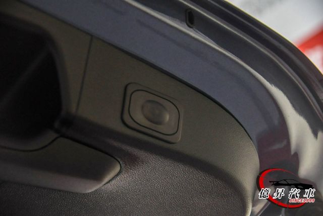僅跑1.8萬公里，LEVEL 2跟車、電動尾門、抬頭顯示器、B&O音響，最頂級Vignale  第9張相片