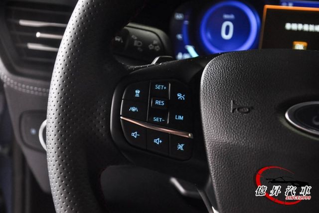 僅跑1.8萬公里，LEVEL 2跟車、電動尾門、抬頭顯示器、B&O音響，最頂級Vignale  第13張相片