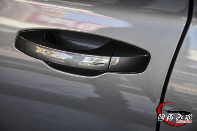 全景天窗、全數位儀表、360度環景、Matrix智慧型頭燈，新車保固中  第8張相片