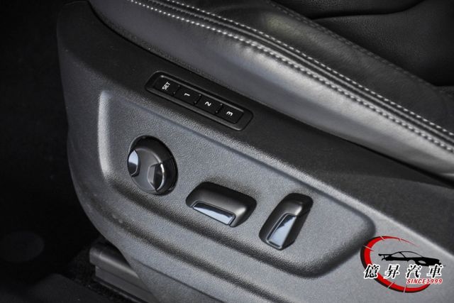 全景天窗、全數位儀表、360度環景、Matrix智慧型頭燈，新車保固中  第13張相片