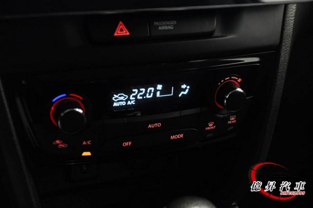 僅跑7.5萬公里，LED頭燈、KEYLESS、換檔撥片、循跡防滑，跨界小休旅  第14張相片
