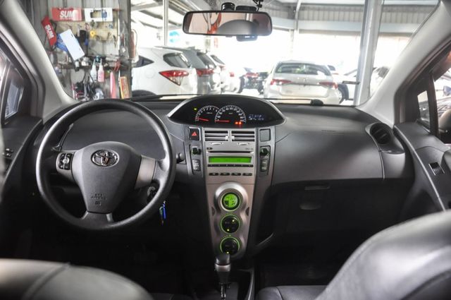 低里程，恆溫空調、電動摺疊後視鏡，G版，迴轉半徑小、市區好停車，學開車的好夥伴  第11張相片