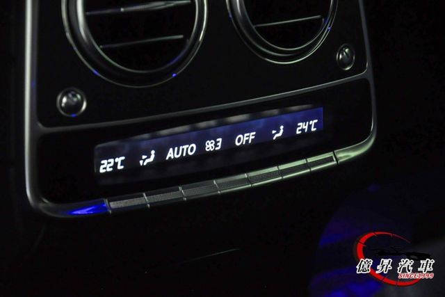 僅跑4.5萬公里，S63套件，全景天窗、電尾門、獨立四座電動調整座椅、四個通風/加熱座椅  第13張相片
