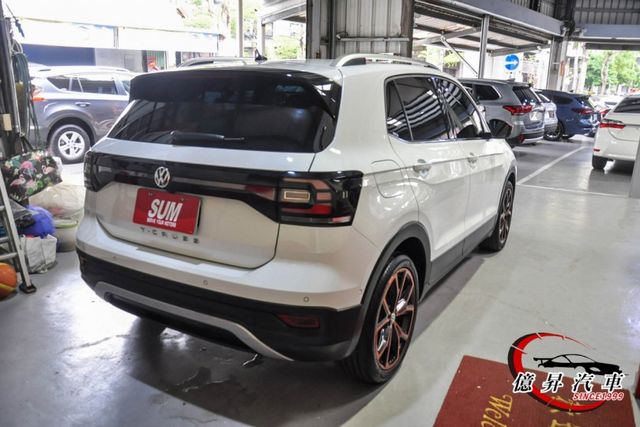 僅跑3.6萬公里，ACC跟車、盲點偵測，Style Design，全數位儀表、專屬雙色內裝  第6張相片