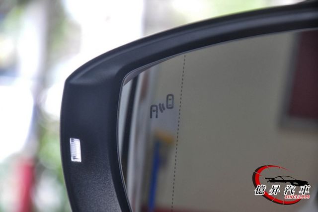僅跑3.6萬公里，ACC跟車、盲點偵測，Style Design，全數位儀表、專屬雙色內裝  第7張相片