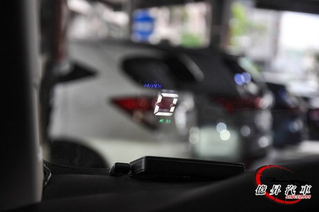 僅跑3.6萬公里，ACC跟車、盲點偵測，Style Design，全數位儀表、專屬雙色內裝  第14張相片