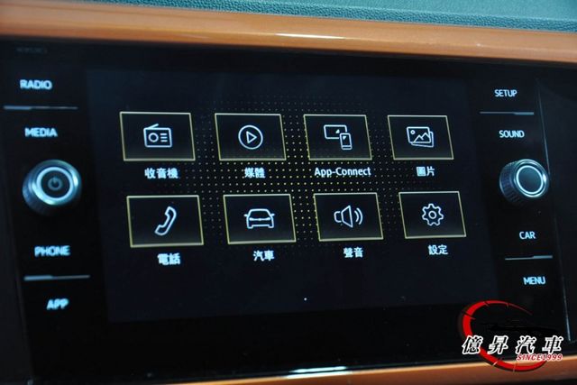 僅跑3.6萬公里，ACC跟車、盲點偵測，Style Design，全數位儀表、專屬雙色內裝  第16張相片