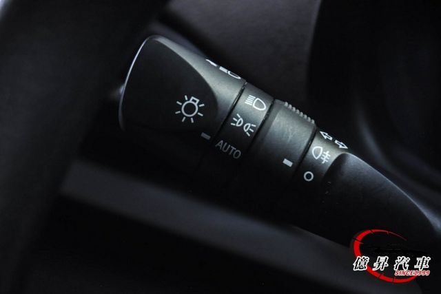 原廠保養，恆溫空調、Keyless、車道偏離警示、自動緊急煞車，豪華版  第12張相片