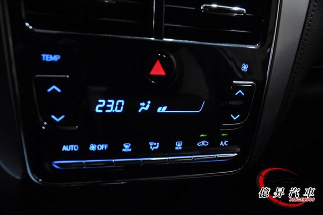 原廠保養，恆溫空調、Keyless、車道偏離警示、自動緊急煞車，豪華版  第15張相片