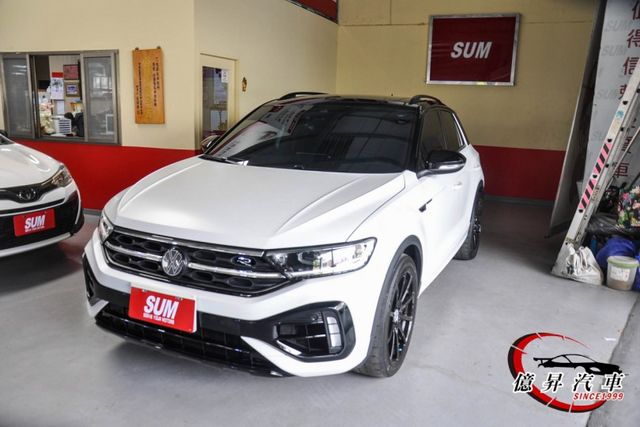 一手車，20萬精品音響升級，消光白貼膜(底色白)，四輪驅動，正T-ROC R  第1張相片