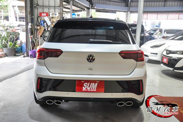 一手車，20萬精品音響升級，消光白貼膜(底色白)，四輪驅動，正T-ROC R  第4張相片