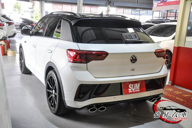 一手車，20萬精品音響升級，消光白貼膜(底色白)，四輪驅動，正T-ROC R  第5張相片